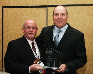 Tom Rhodes accepts 2009 Safety award for excellence